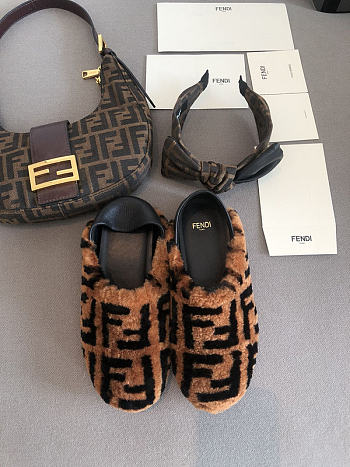 Fendi Brown sheepskin slippers - 8P8082AD7MF0R7R