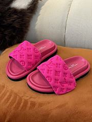 	 Louis Vuitton Pool Pillow Comfort Mule in Pink - 1AA1DQ - 4