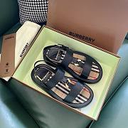 Burberry Chain-link Detail Flat Sandals - 2