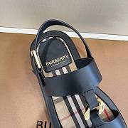 Burberry Chain-link Detail Flat Sandals - 5