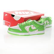 Nike SB Dunk Low Supreme Stars Mean Green (2021) - DH3228-101 - 2